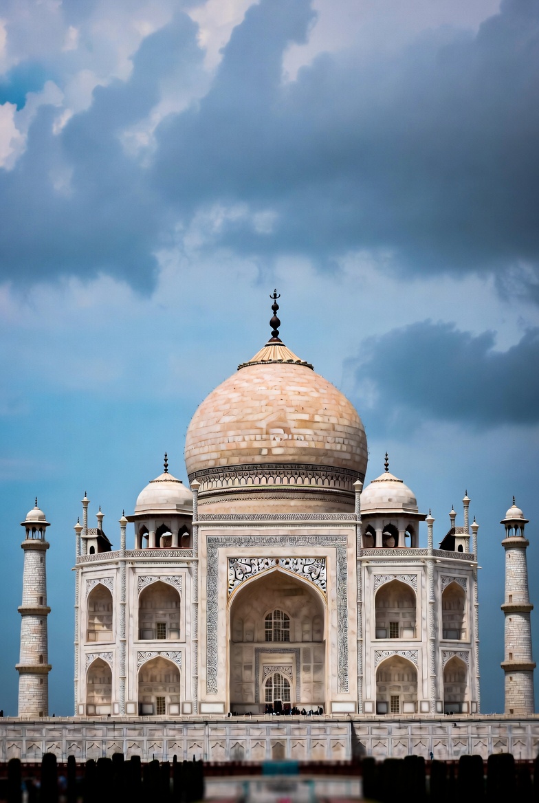 Beautiful taj mahal under cloudy skies Beautiful taj mahal under cloudy skies