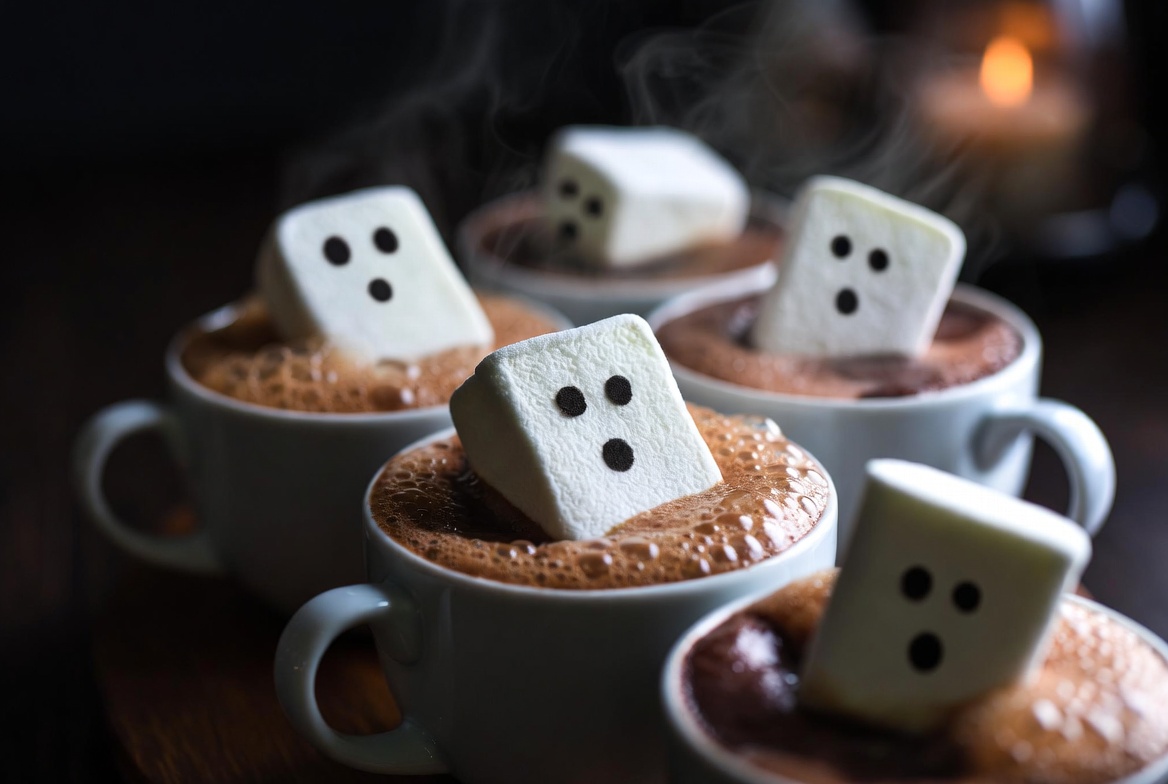 Hot chocolate cups with marshmallows Hot chocolate cups with marshmallows