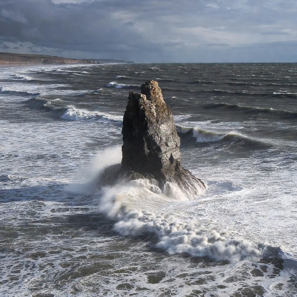 Waves crashing against a rock formation Waves crashing against a rock formation