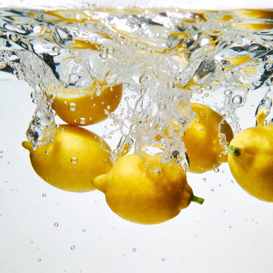 Lemons splashing in clear water Lemons splashing in clear water
