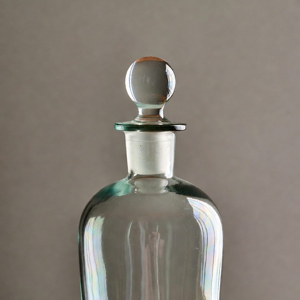 Glass perfume bottle with stopper Glass perfume bottle with stopper