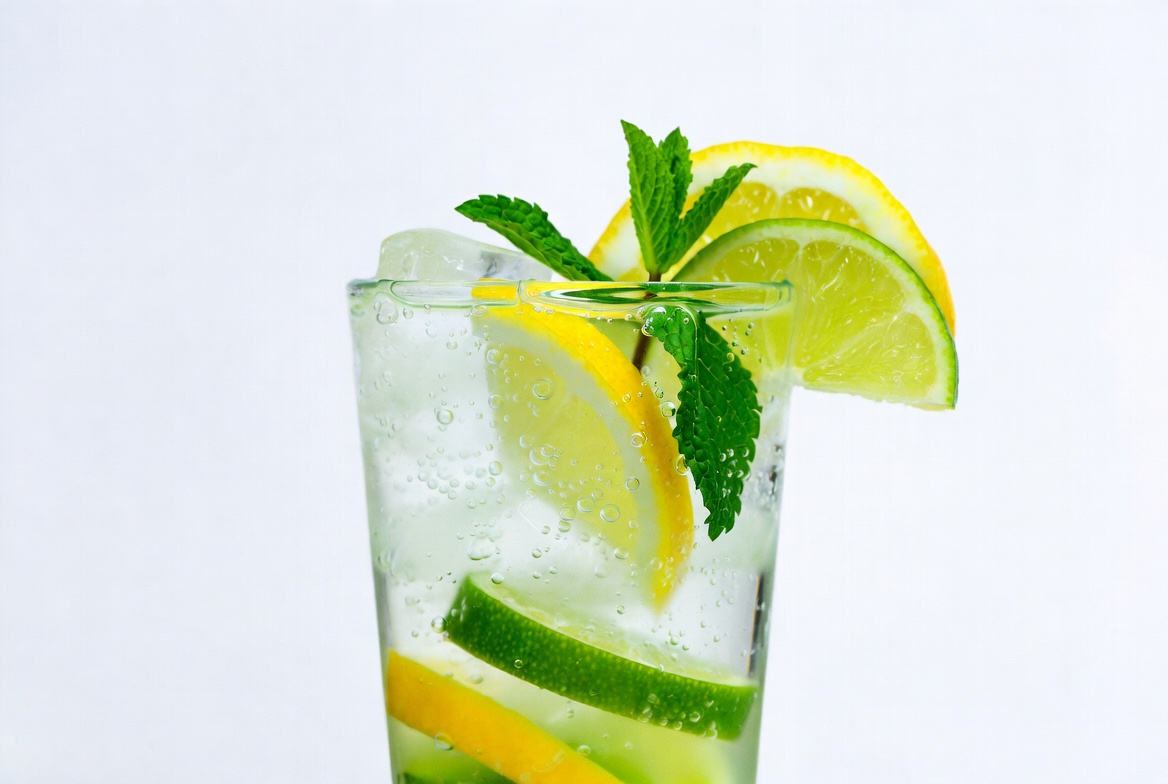 Lemon Mint Soda with Ice Lemon Mint Soda with Ice
