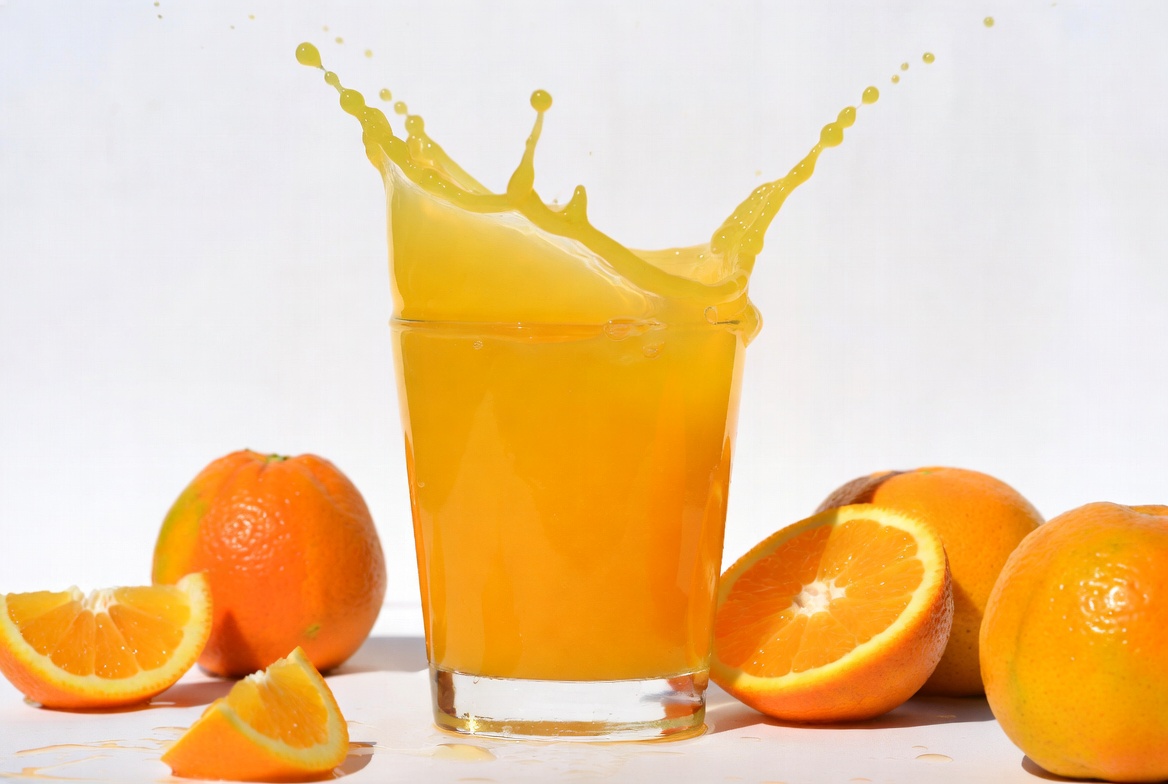 Orange Juice Splash with Fresh Oranges Orange Juice Splash with Fresh Oranges