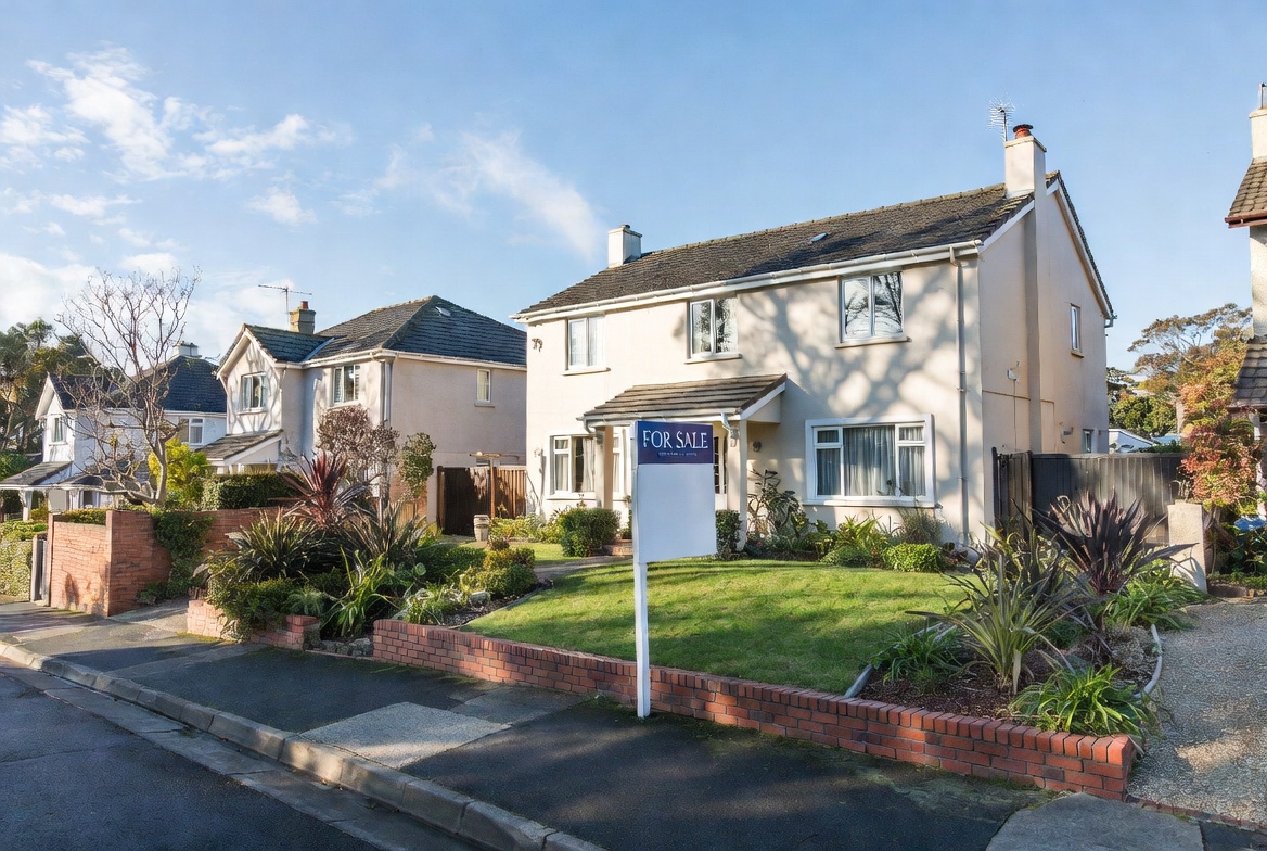 For Sale House with Garden For Sale House with Garden