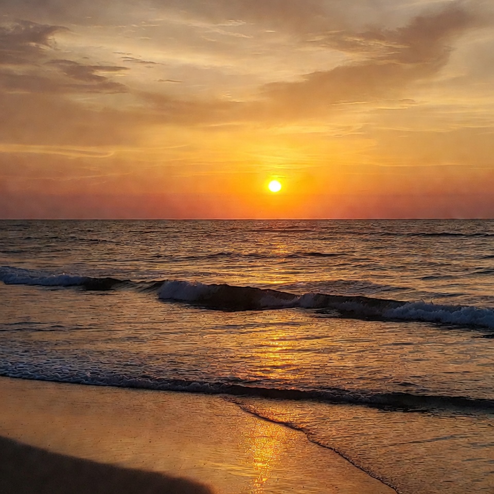 Sunset over ocean waves Sunset over ocean waves