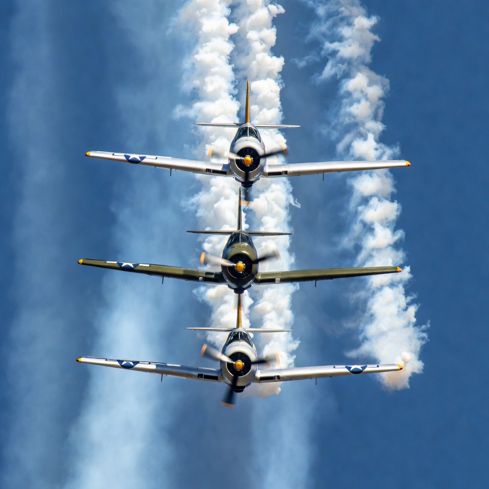 P-51 Mustangs Flying in Formation P-51 Mustangs Flying in Formation