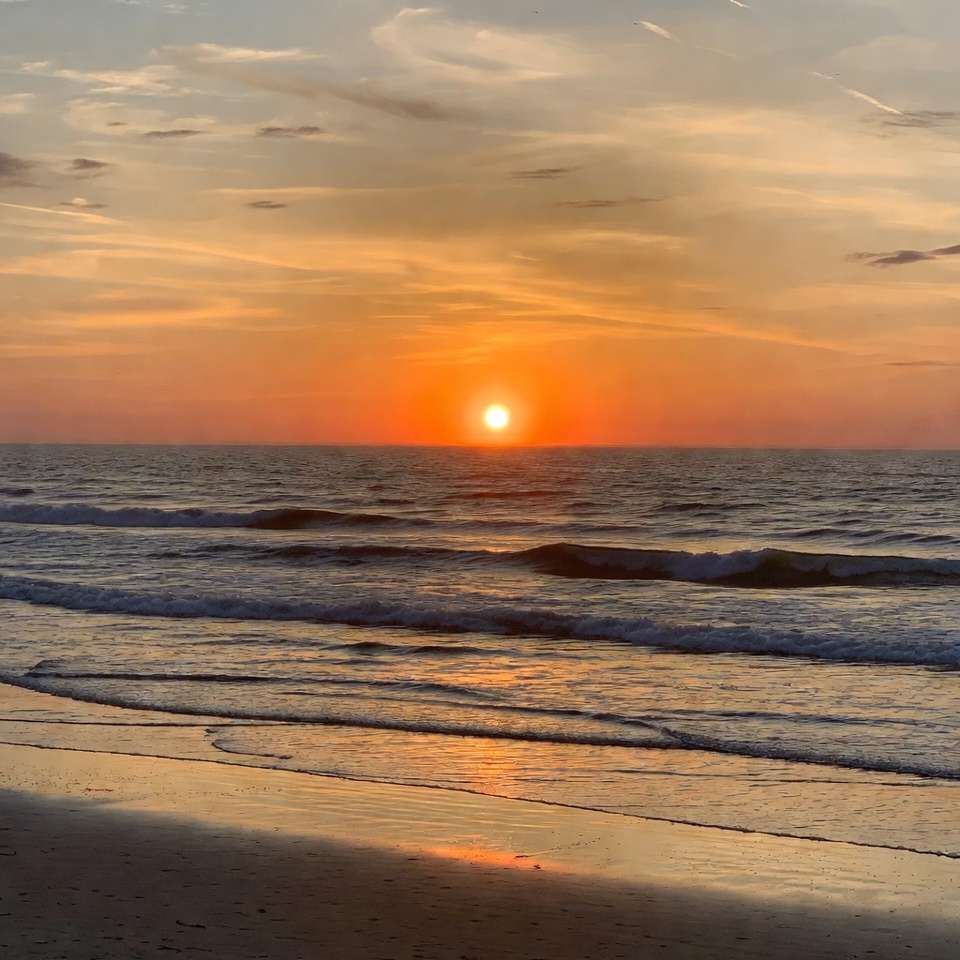 Sunset over ocean waves Sunset over ocean waves