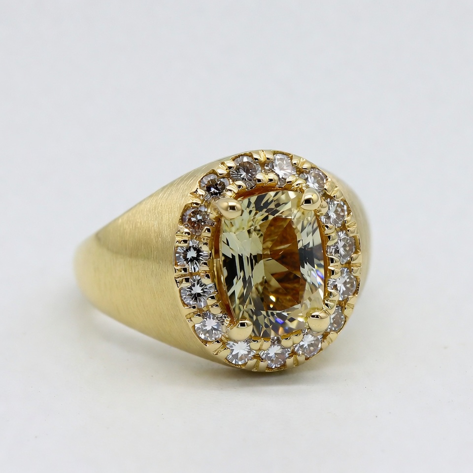 Yellow Oval Gem Gold Ring Yellow Oval Gem Gold Ring