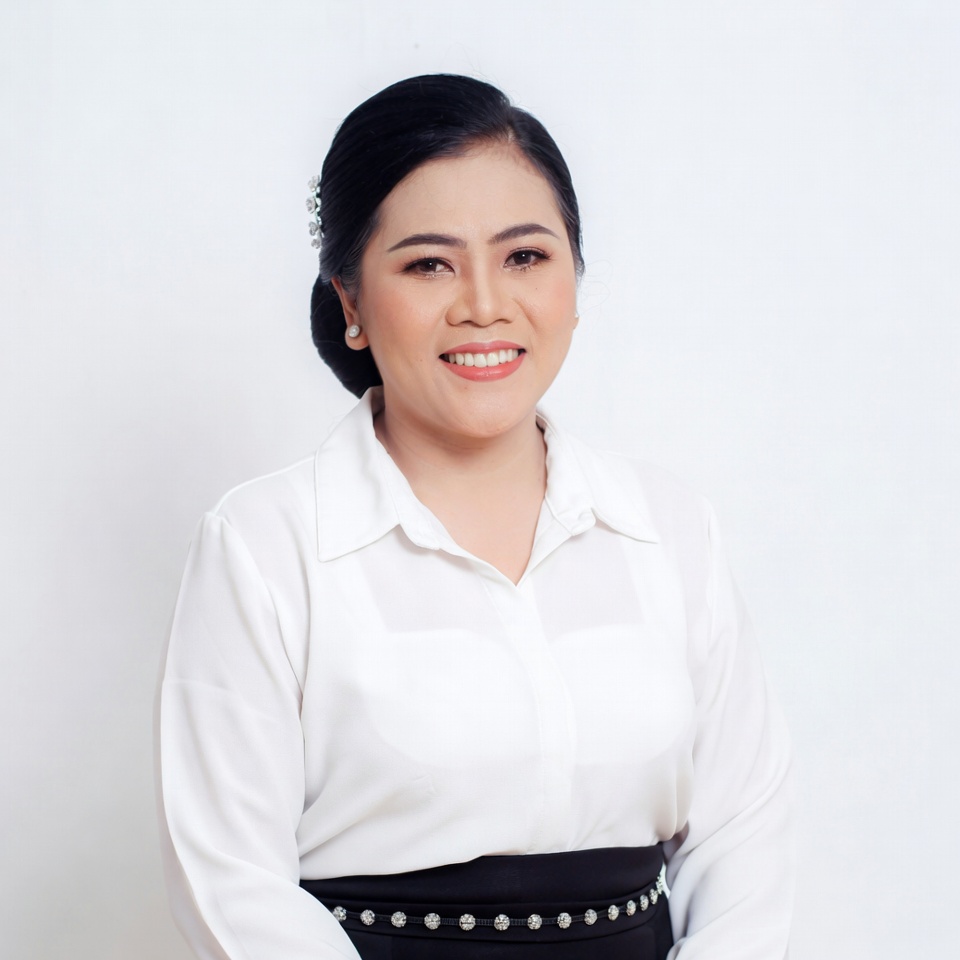 Asian woman in white blouse smiling Asian woman in white blouse smiling