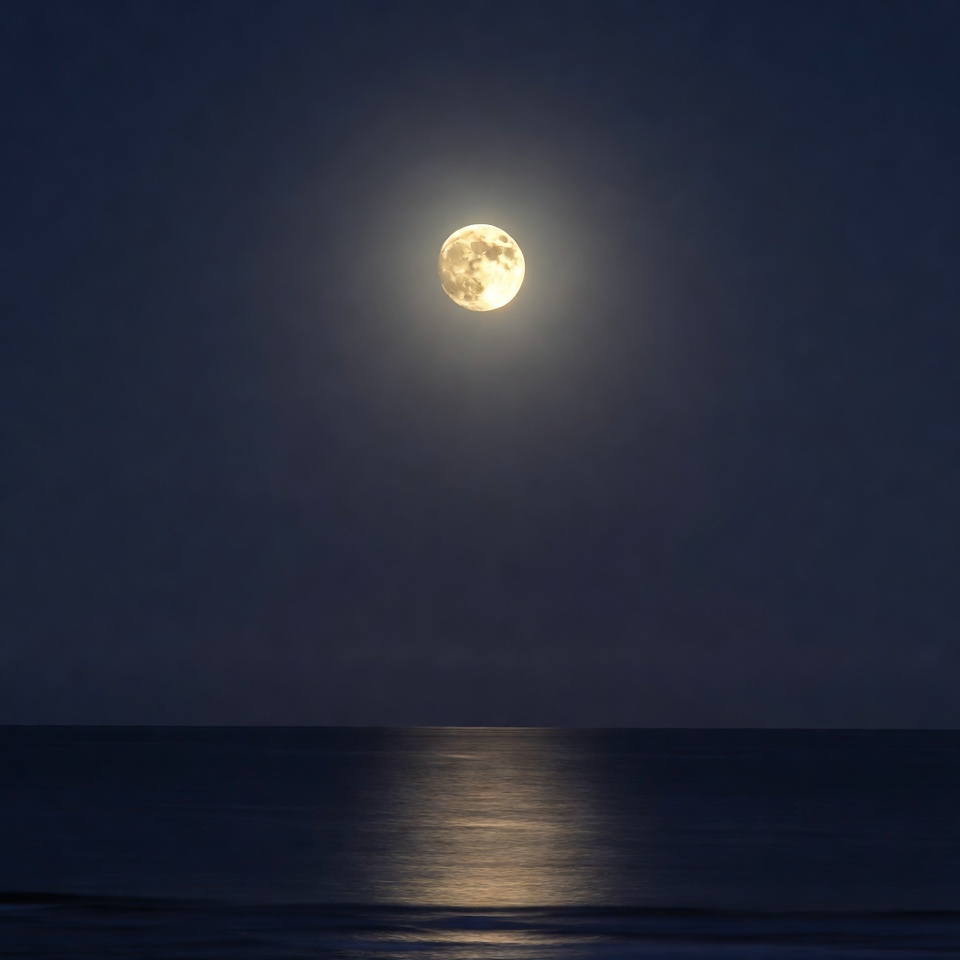 Full Moon Reflecting on Ocean Full Moon Reflecting on Ocean