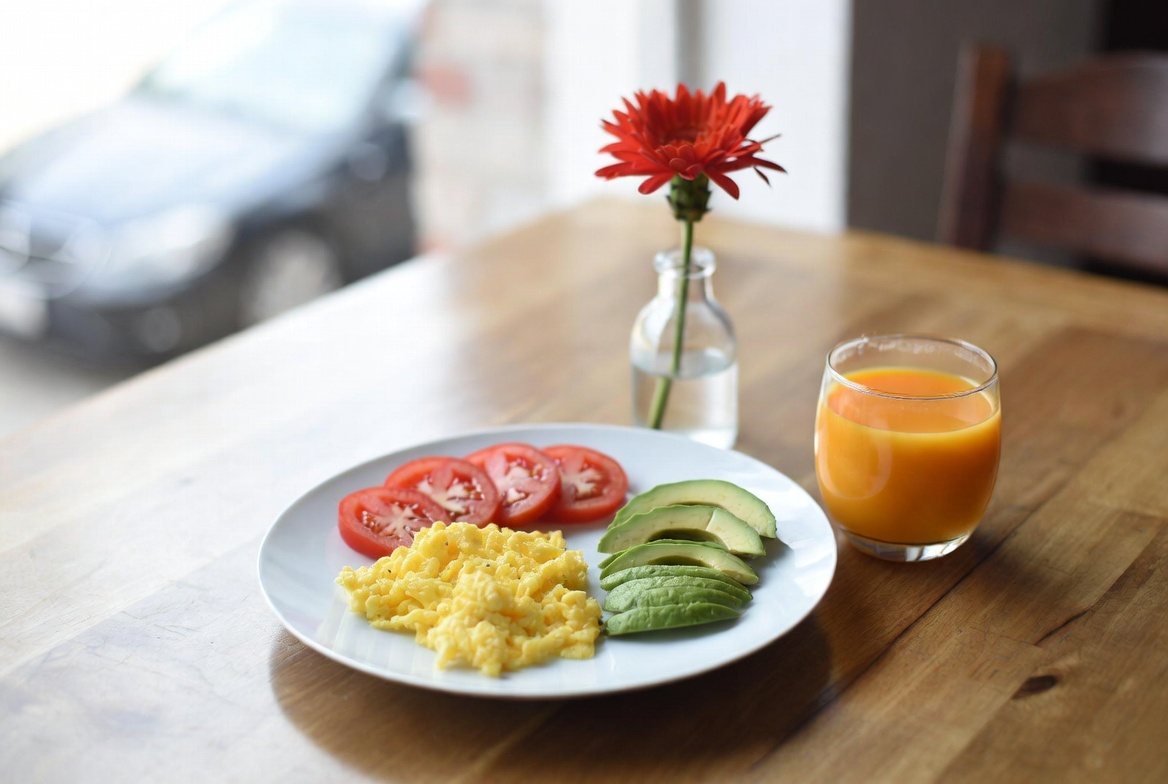 Scrambled Eggs with Tomato Avocado Orange Juice Scrambled Eggs with Tomato Avocado Orange Juice