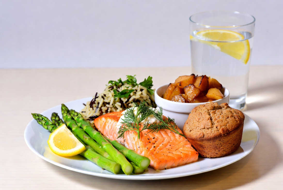 Salmon with Asparagus and Quinoa Plate Salmon with Asparagus and Quinoa Plate
