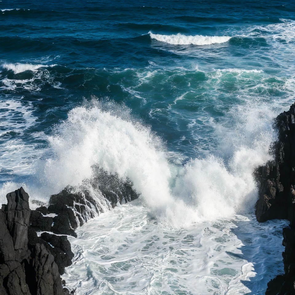 Ocean Waves Crashing on Rocks Ocean Waves Crashing on Rocks