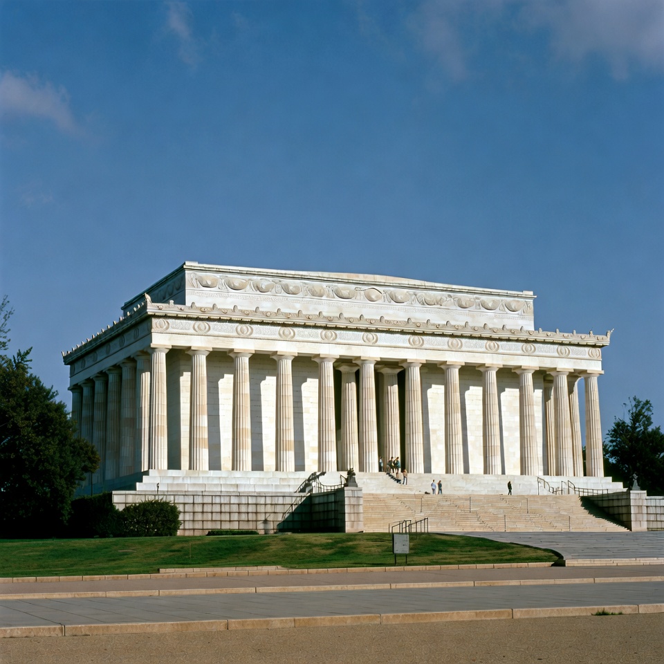 Lincoln Memorial with tourists Lincoln Memorial with tourists