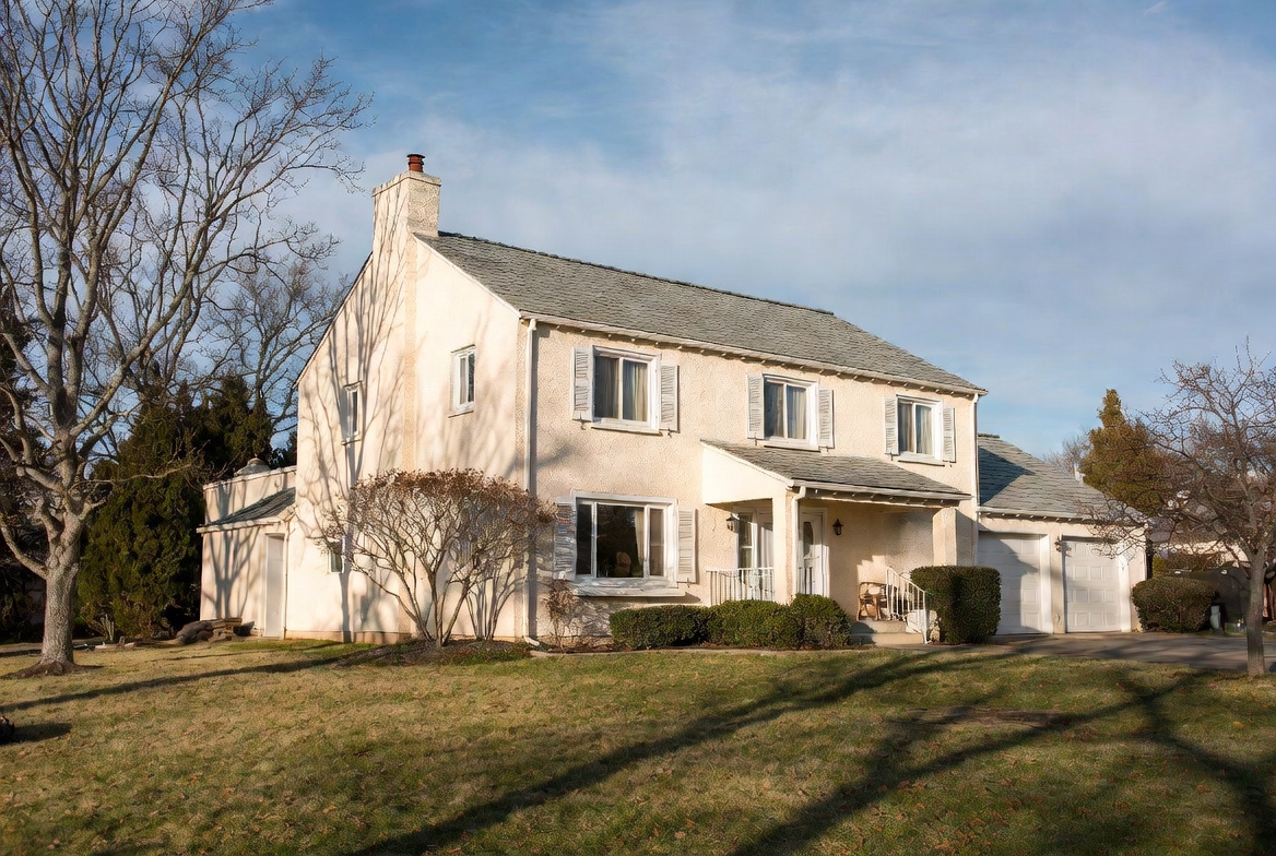 Beige Colonial House with Garage Beige Colonial House with Garage