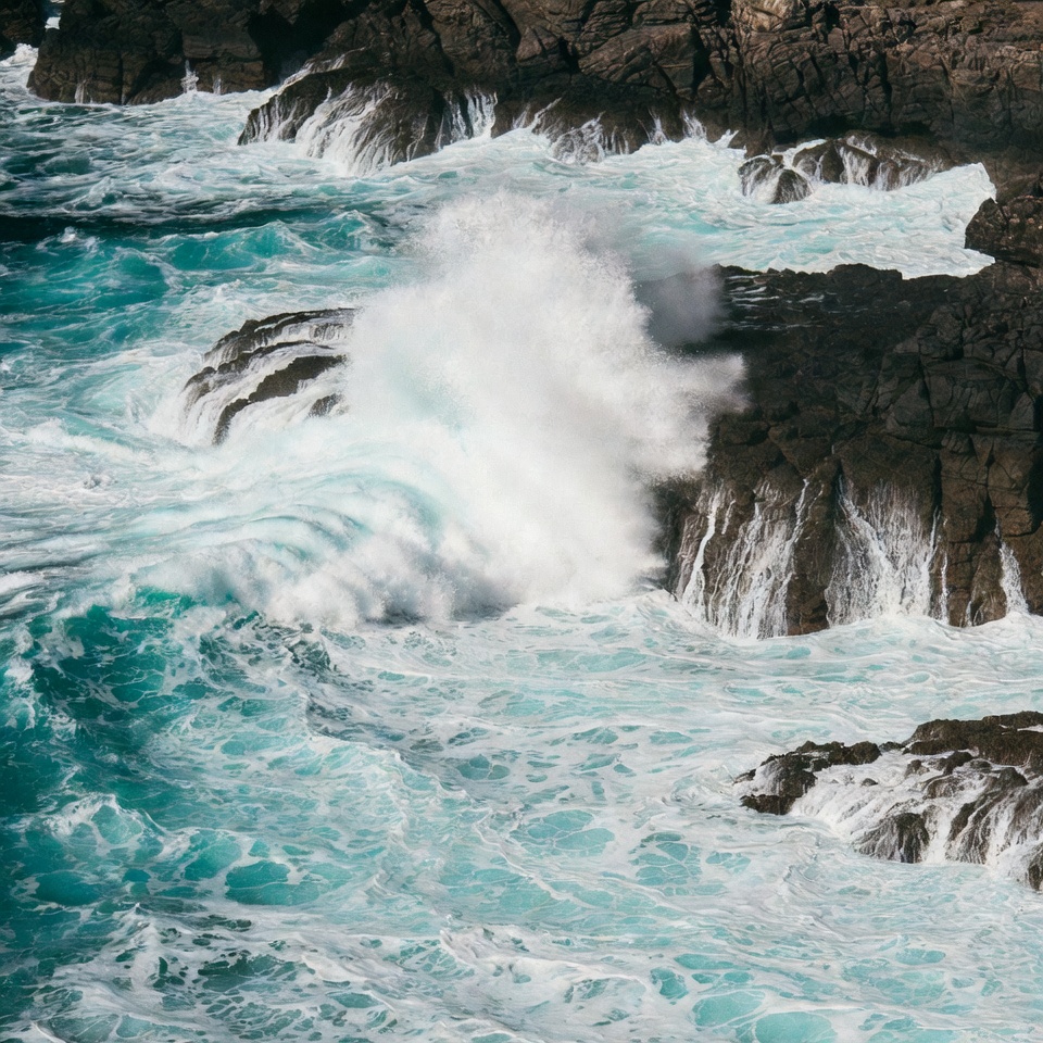 Ocean Waves Crashing on Rocky Cliffs Ocean Waves Crashing on Rocky Cliffs