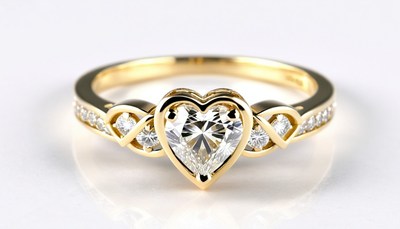 Gold heart diamond ring