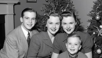 Family christmas portrait, 1940s