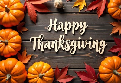 Happy thanksgiving, with pumpkins and fall leaves