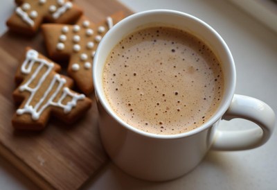 Coffee and gingerbread create a cozy winter vibe