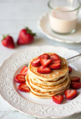 Delicious pancakes topped with fresh strawberries