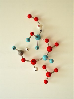 Molecular model of atoms and chemical bonds