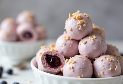 Berry-filled dessert balls with a crunchy topping