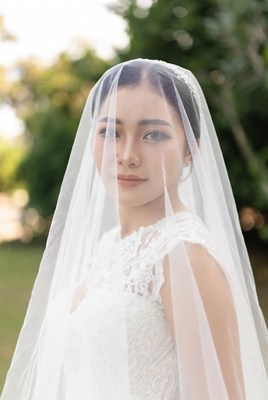 Bridal portrait in a lush outdoor setting during daylight