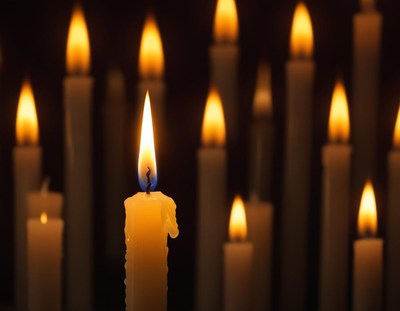 Soft light from many candles in a dark setting