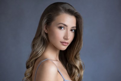 Elegant portrait of a young woman