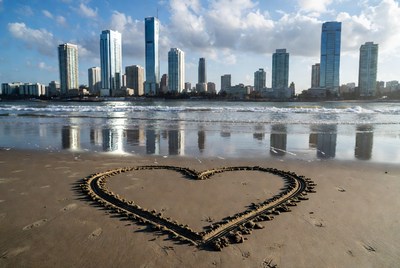 Heart in the sand by the sea