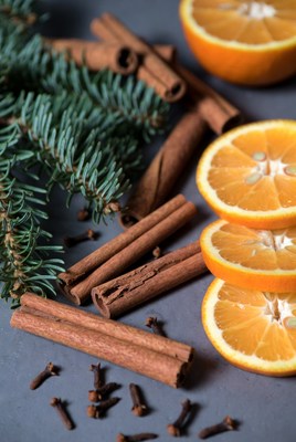 Cinnamon and orange holiday arrangement