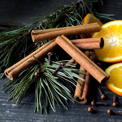 Cinnamon and orange holiday arrangement