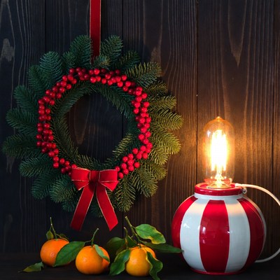 Festive wreath and lamp display