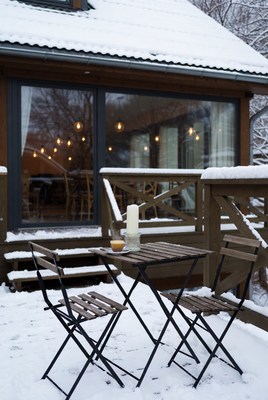 Cozy winter retreat with outdoor seating