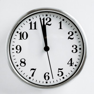 Simple wall clock showing time