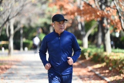 Man jogging in autumn park