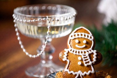 Gingerbread cookie and festive drink