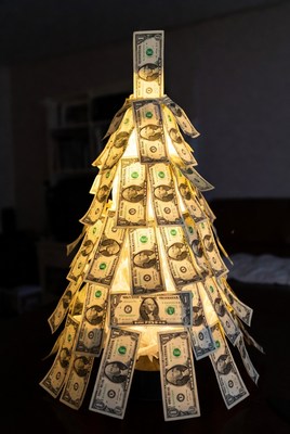 Money decorated holiday tree