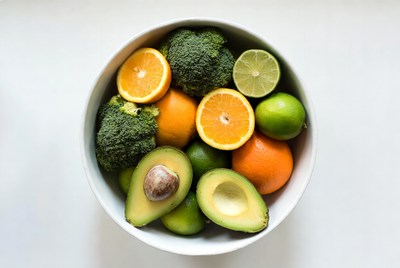Fresh fruits and vegetables in a bowl
