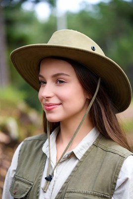 Young woman wearing a wide-brim hat