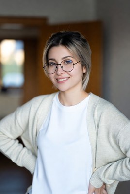 Portrait of woman smiling indoors