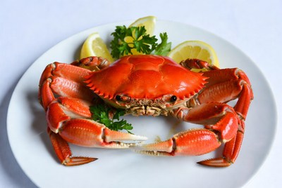 Red crab served with lemon slices