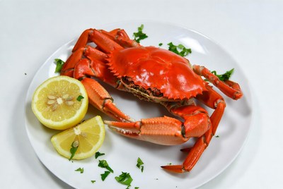 Fresh crab with lemon slices on plate