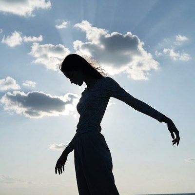 Woman posing under the sun