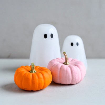 Pumpkins and ghosts for halloween decor
