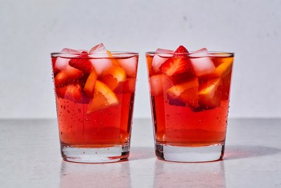 Refreshing drinks with strawberries and ice