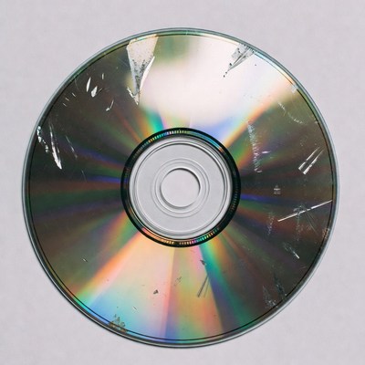 Scratched disc with reflective surface