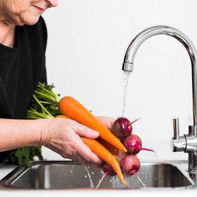Washing fresh roots in kitchen sink