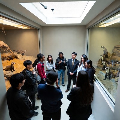 Group learns about animals in zoo exhibit